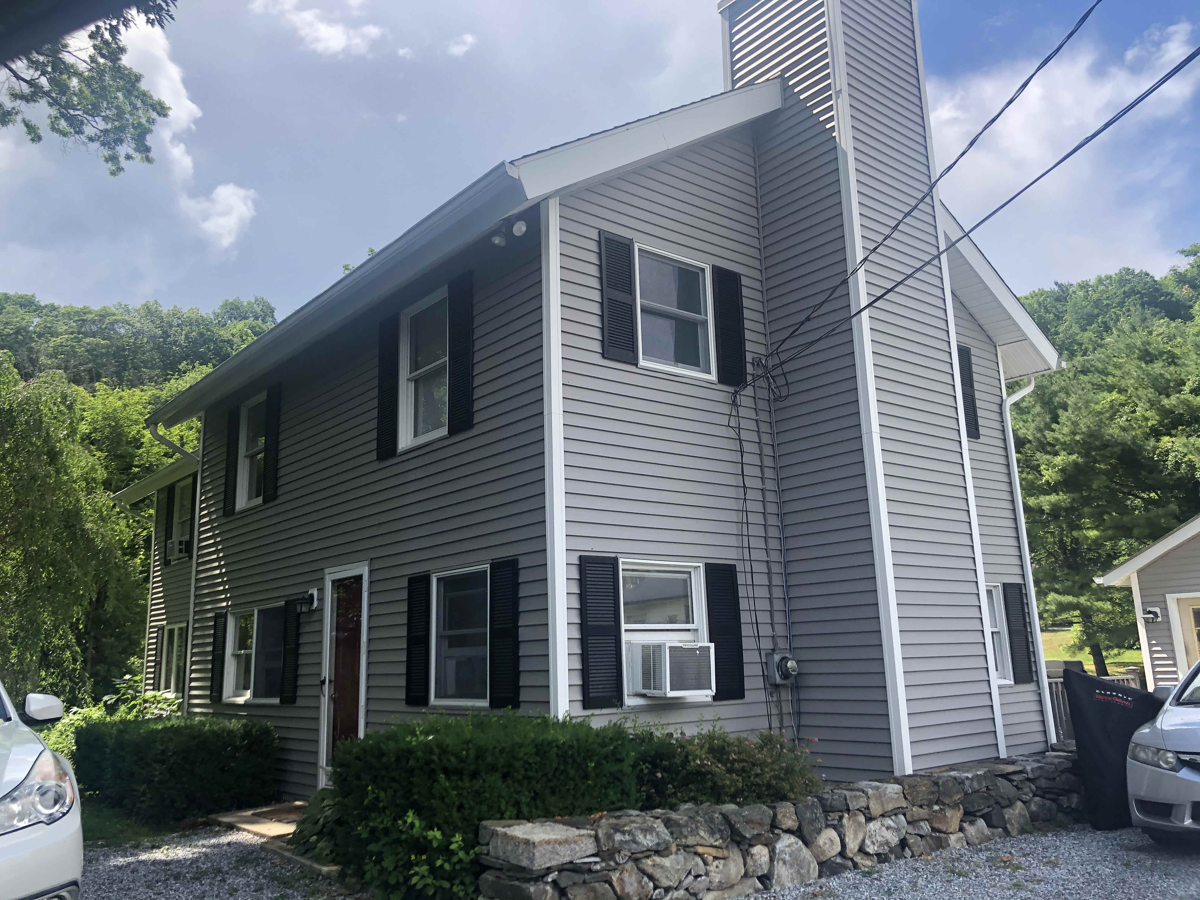 Building photograph for 40 UNDERMOUNTAIN ROAD